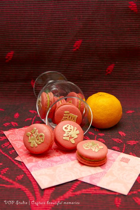 The temptingly yellowish cookies have many cracks in them, with a soft texture and walnut fragrance. Chinese New Year Macaron | Chinese new year desserts