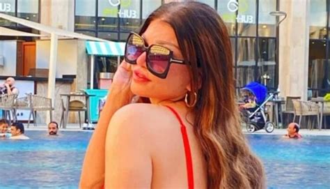 Hot Sexy Yasmine El Khateib Bikini Pics