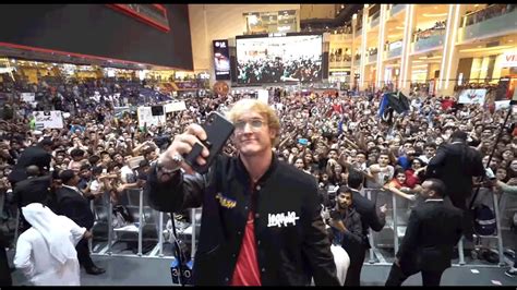 Logan Paul Greets 11000 Screaming Fans At The Dubai Mall Youtube