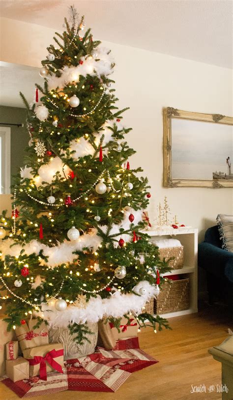 OMG! This Feather Christmas Tree Will Blow Your Mind!