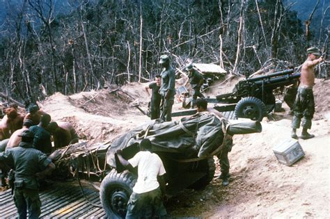 Photo Men Of Us 3rd Marine Division Setting Up Two M101 105mm