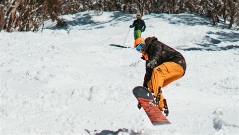 6 Tips On How To Snowboard In Deep Powder Henrik Windstedt