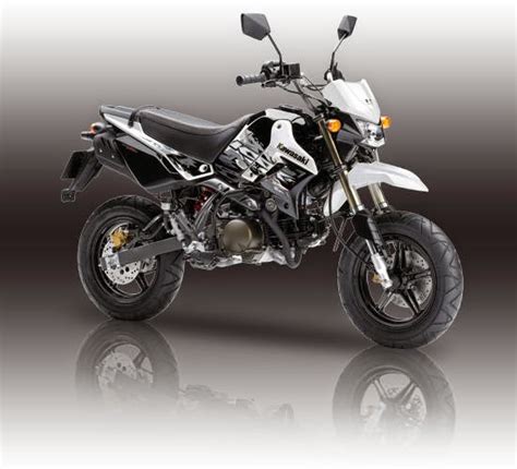 The engine produces a maximum peak output power of 8.60 hp (6.3 kw). Harga dan Spesifikasi Kawasaki KSR 110 Terbaru