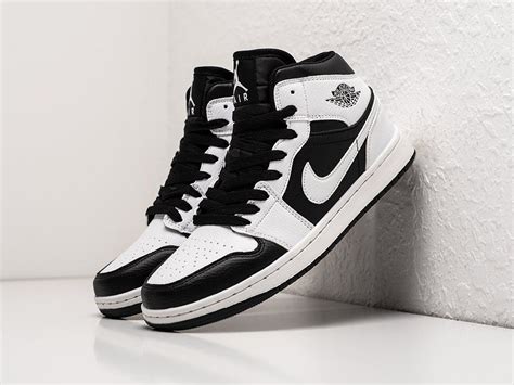Купить кроссовки Nike Air Jordan 1 Mid белые женские 13589 01 в