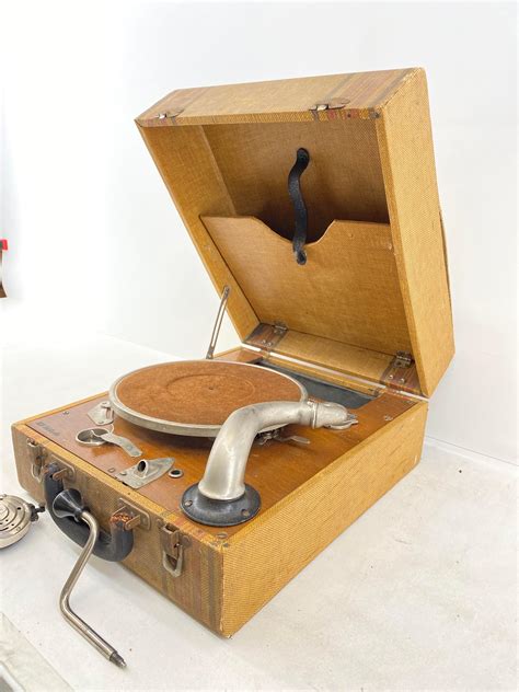 Vintage Portable Regal Phonograph In Suitcase
