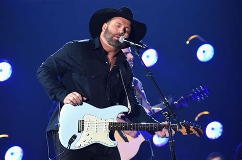 Garth Brooks To Play First Ever Concert In Notre Dame Stadium