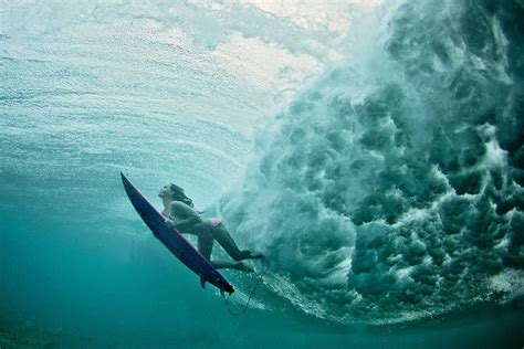 Double Duck Dive Surfing In 2019 Surf Girls Surfing Hd Wallpaper