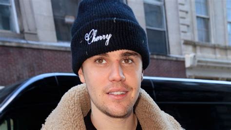 Justin Bieber Singer Reveals He Has Lyme Disease Bbc News