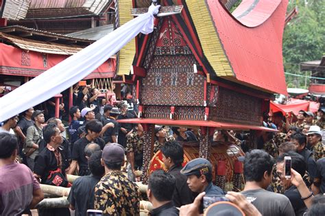 7 Tradisi Unik Gotong Royong Dari Berbagai Daerah Di Indonesia