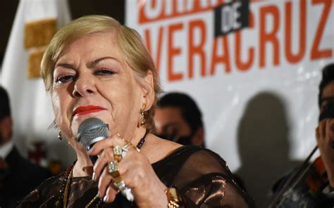 Maybe you would like to learn more about one of these? '¿Me estás oyendo inútil?': Paquita la del Barrio se ...