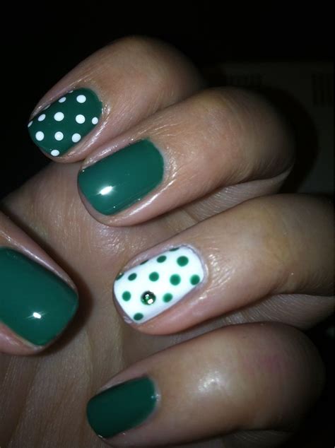 From shamrocks to pots of gold, below are some of the best st. Cute dots and rhinestone | Spartanistas! in 2019 | Nails ...