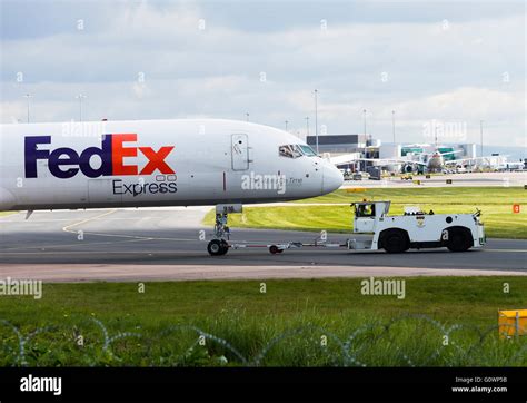 Fedex 757 High Resolution Stock Photography And Images Alamy