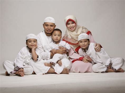 Materi khutbah hari raya idul fitri 2021 kali ini menyajikan tema tentang perilaku rasulallah setelah selengkapnya. Khutbah Idul Fitri 1441 H di Rumahaja #8: Rahasia Keluarga ...