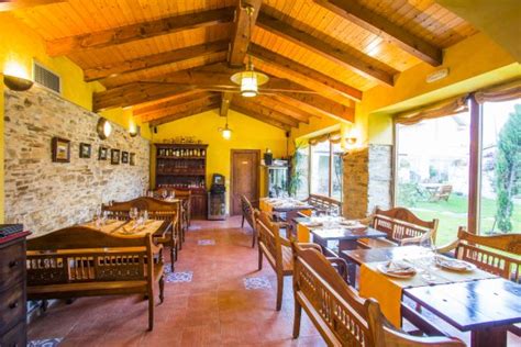 Utilizá nuestros filtros de búsqueda y accedé a las mejores propiedades del país! Restaurante Casa do Merlo en Barreiros con cocina Otras ...