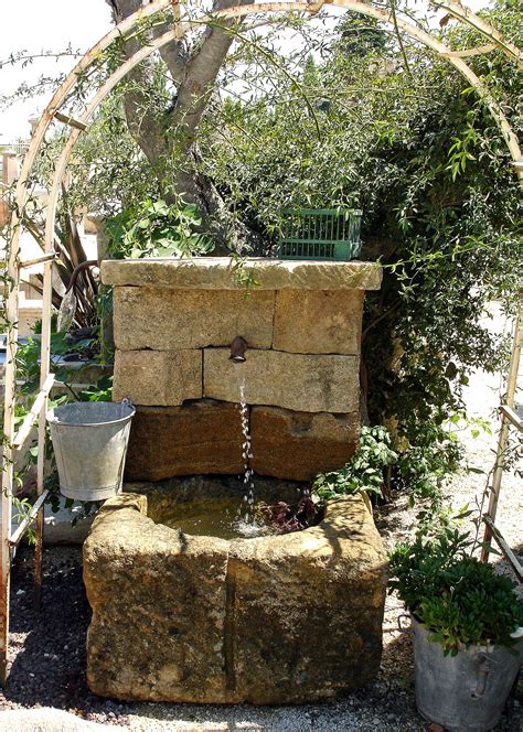 Fontaine De Jardin En Pierre Fabrication Unique De Latelier De