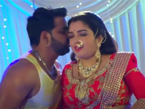 pawan singh and amrapali dubey bhojpuri romantic song video raate diya butake again viral इस