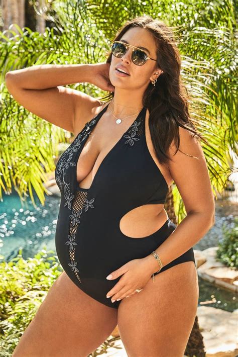 Pregnant Ashley Graham Showing Her Bikini Clad Body The Fappening