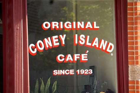 Werbeartikel & dekoration bei schneider exklusiv für geschäftskunden erfolg für ihr unternehmen kauf auf rechnung | jetzt werbemittel online bestellen! On the Edge of Downtown | streets.mn