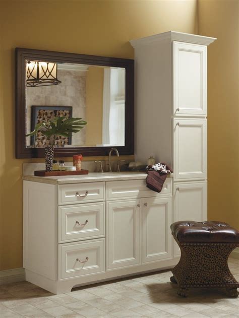 Thomasville nouveau brings a line of frameless cabinetry that meets the desire for modern looks like high gloss, acrylic and exotic. Blakely Maple Pearl bathroom by Thomasville Cabinetry ...