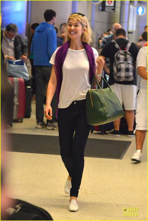 Photo Rosamund Pike Lax Arrival After Gone Girl Casting News 03