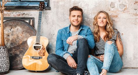 Als alternatief mogen er zondag toch nog dertig man in de zaal aanwezig zijn en kan de rest vanuit huis meekijken. Suzan en Freek - Cappies Entertainment - Suzan & Freek