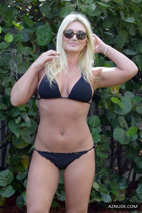Brooke Hogan Sexy Reality Tv Star Poses For Graphers In A Tiny Black
