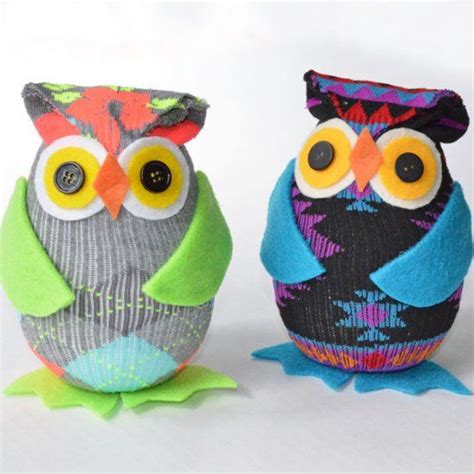 Easy No Sew Sock Owls Sock Crafts Sewing Projects For Kids Owl Crafts