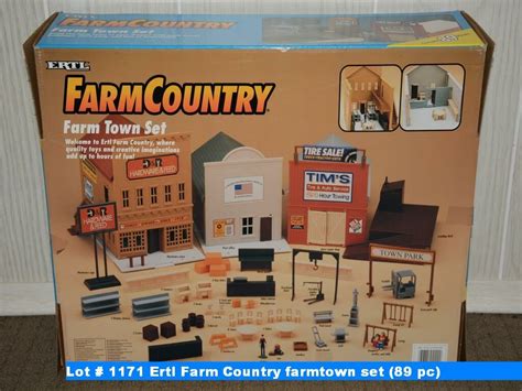 Ertl Farm Country Farmtown Set 89 Pc