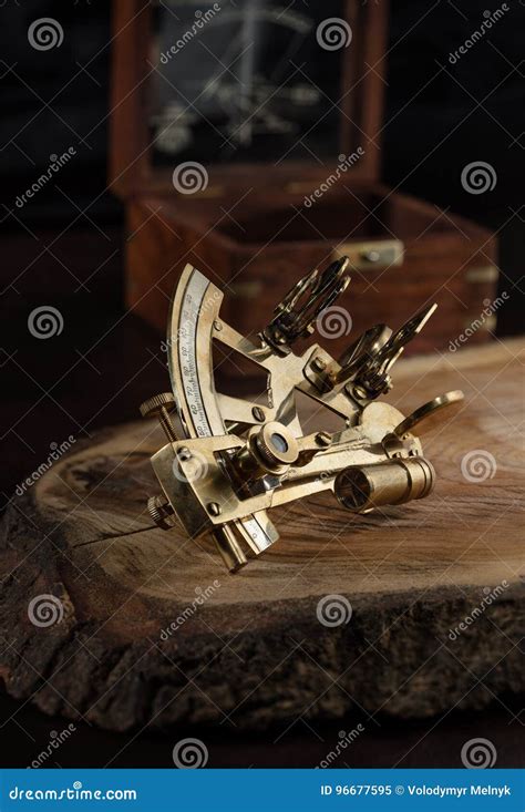 uitstekend stilleven met sextant stock afbeelding image of apparatuur marine 96677595