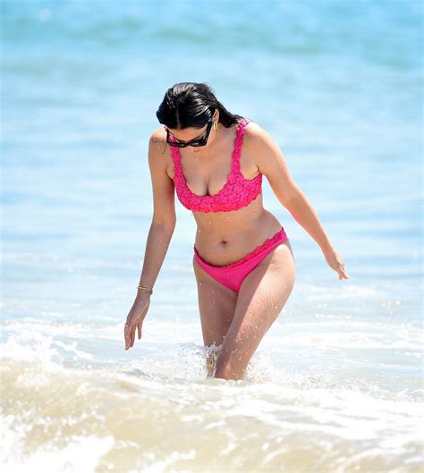 jessica gomes appeared in sexy pink bikini on the beach after self isolation 18 photos the
