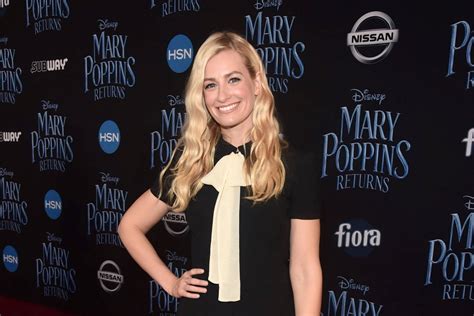 100 Papéis De Parede De Beth Behrs