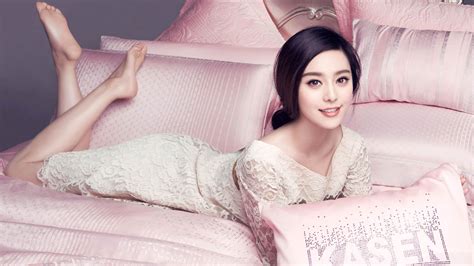 Actress Asian Chinese Fan Bingbing Oriental Pillow Smile
