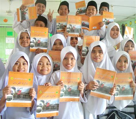 Pengetahuan bola sepak sekolah rendah. KHAULAH-AL AZWAR: Pelajar SRA Nurul Iman Menerima buku ...