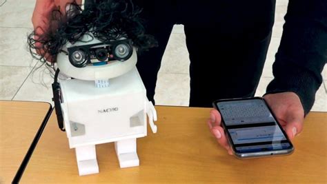 Nacho Un Robot Diseñado En Ecuador Enseñara A Los Niños A Leer Y