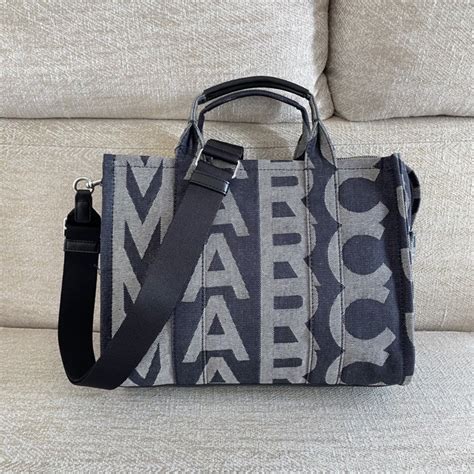 Tas Marc Jacobs The Traveler Tote Bag Monogram Canvas Barang Mewah Tas Dompet Di Carousell