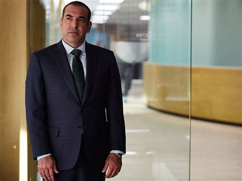 Suits Summer Finale For Louis Litt One Key Opens The Door To Mike