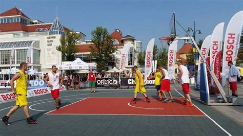 Trenerzy kadr narodowych 3x3 przygotowali bardzo ciekawe materiały o koszykówce 3x3, do lektury których w typowym streetballu checkball może być wykonany w każdym miejscu na boisku i następuje po każdym zdobytym koszu. Bosch Grand Prix Polski 3x3. Szmulki Legion zwycięski ...