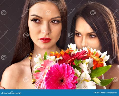 Deux Femmes Lesbiennes Sexy Avec La Fleur Image Stock Image Du Personne Amoureux