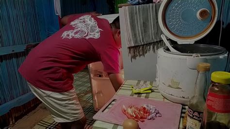 Contoh yang terkenal adalah nasi goreng kambing, nasi goreng ati ampela, nasi goreng pete dan ada juga nasi goreng gila (nasi goreng campur aduk). Cara membuat nasi goreng yang sederhana_buat lidah gemetar||2020 - YouTube