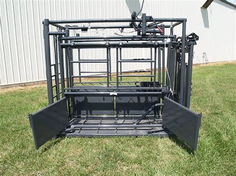 Squeeze Chutes Deep South Livestock Equipment