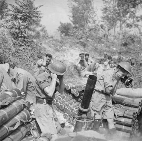 Photo 42 Inch Mortar And Crew Of S Troop 307th Battery British
