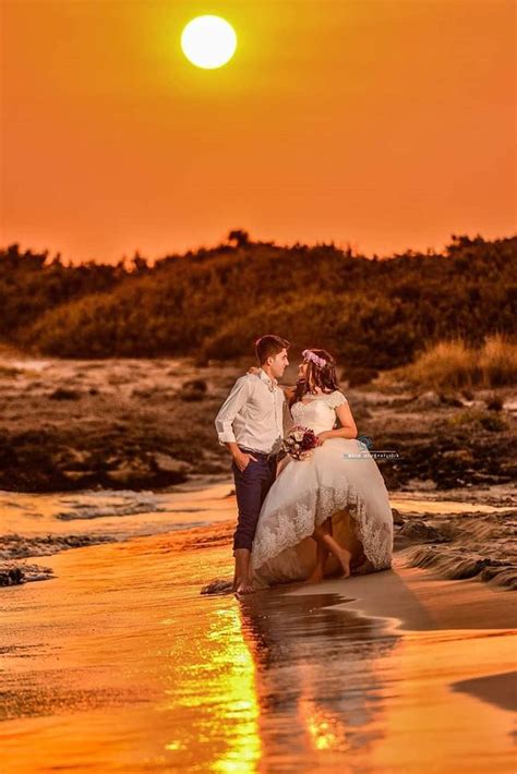 24 The Most Creative Wedding Photo Ideas And Poses Wedding Forward
