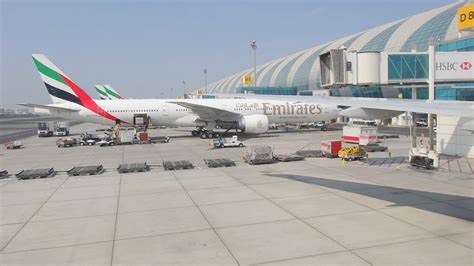 Emirates Airlines Landing In Dubai International Airport Youtube