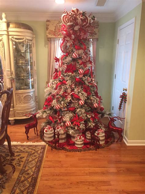30 White Christmas Tree With Red Decorations