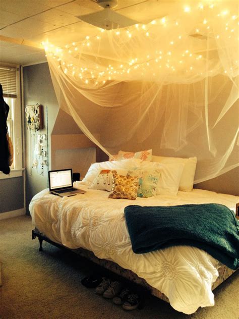 20 Diy Dorm Canopy Beds Homemydesign