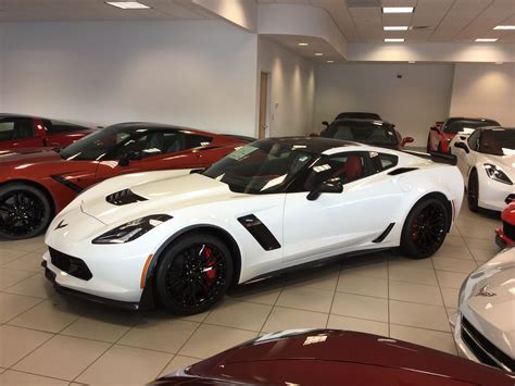 Any other cool color combos you could suggest to beat the heat while maintaing a style? 2016 Corvette Z06 - Arctic White with Adrenaline Red ...