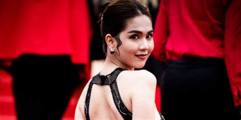 See Pics Vietnamese Model Ngoc Trinh To Be Fined For Naked Dress At Cannes Film Festival