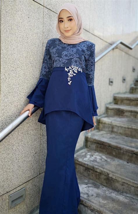 You can complete your look with a piece or two from our range of quirky piece like headscarves online, tudung online, sampin and butang. 20+ Ide Fashion Baju Kurung Moden Royal Blue - Kelly Lilmer