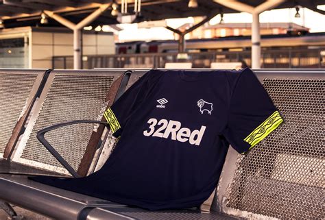 Derby county community trust is the charitable arm of derby county football club. Camiseta suplente Umbro del Derby County 2018/19