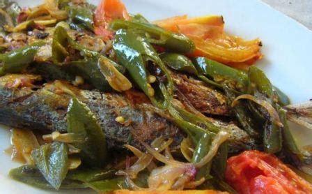 Resep dan cara memasak ayam suwir cabe ijo pedas makyus. Resep dan Cara Membuat Tumis Ikan Layur Lombok Ijo Yang Pedas Lezat dan Nikmat - Selerasa.com